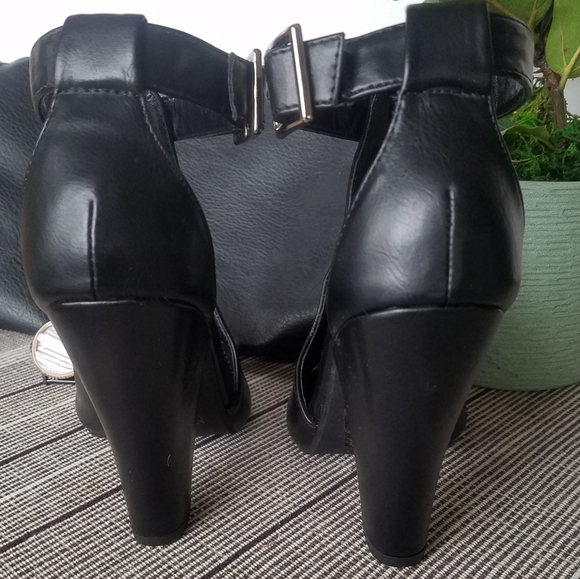 NWOT- Delicious Black Peeptoe Heels - Picture 3 of 6